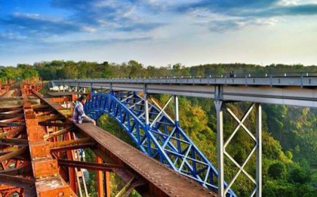 Viral Dua Remaja Asik di Jembatan Cisomang, Begini Reaksi KAI Daop 2 Bandung