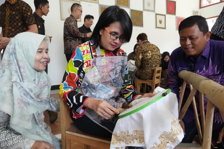 Layanan Batik Fasilitasi Industri Kecil dan Menengah di Tasikmalaya