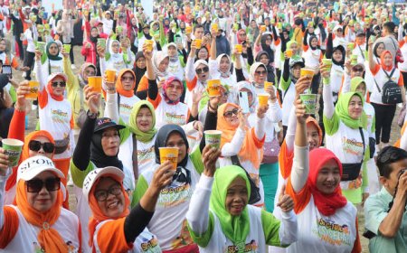Ribuan Masyarakat Jaga Imun Tubuh Jelang HUT Ke-79 RI, Lewat Aksi Segar Massal Segar Dingin SD C-1000