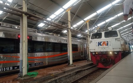 Catat! Masyarakat yang Beraktivitas di Jalur Kereta Api Kena Denda Rp15 Juta