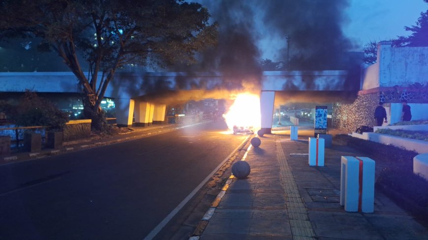 Perjalanan KAI Daop 2 Masih Normal Pasca Kebakaran Mobil di Jembatan Viaduct