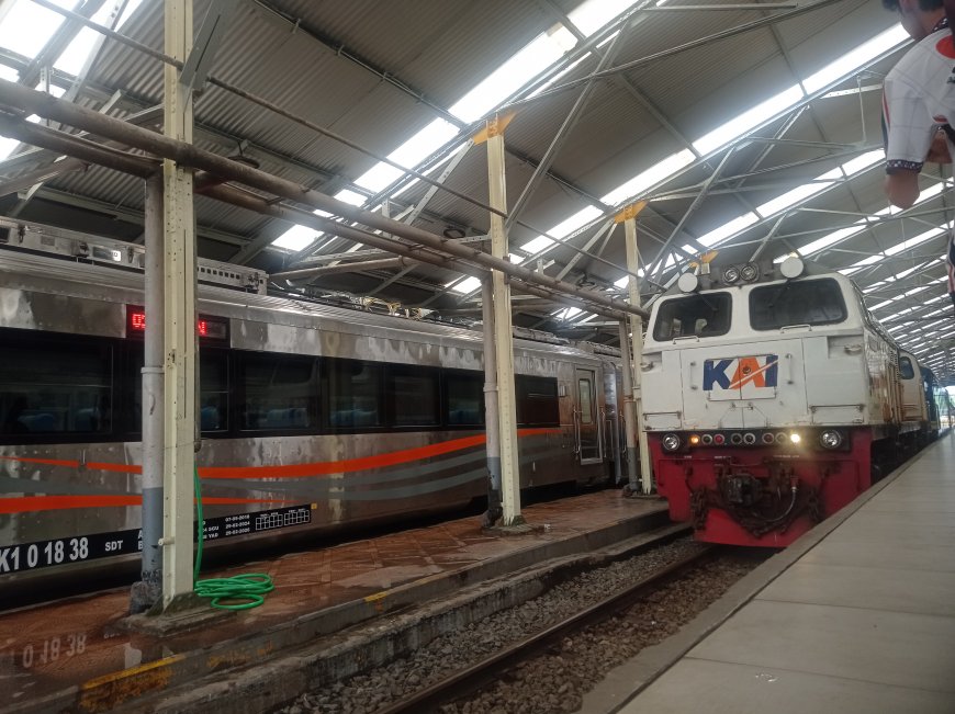 Catat! Masyarakat yang Beraktivitas di Jalur Kereta Api Kena Denda Rp15 Juta