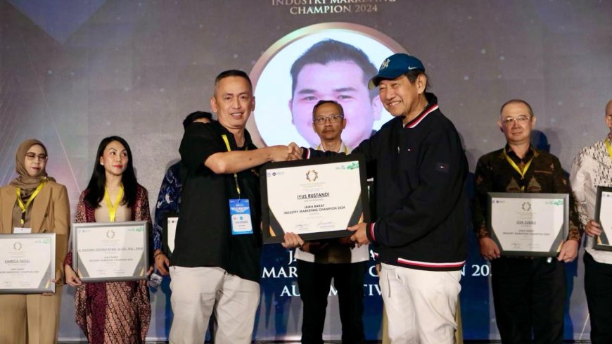 JNE Bandung Raih Penghargaan The Best Industry Marketing Champion 2024 Logistics Category