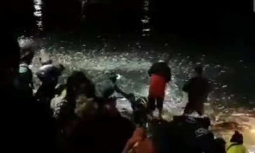 Ribuan Ikan Berterbangan di Pantai Tasikmalaya