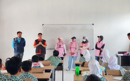 Sambut Hari Pelanggan Nasional 2024, Srikandi PLN UPT Bandung Berikan Edukasi ke Sekolah