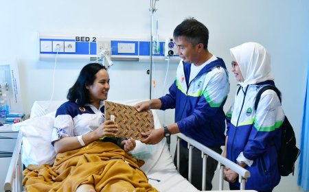 Bey Machmudin Beri Santunan Bagi Atlet Terjun Payung Yazella Agustin