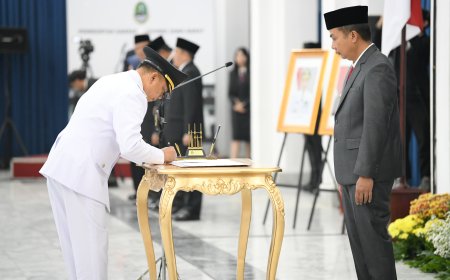 Pj Gubernur Jabar Lantik A. Koswara sebagai  Penjabat Wali Kota Bandung