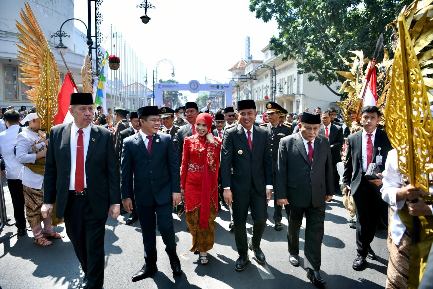 Historical Walk Tandai Mulai Tugas Legislator Baru Jawa Barat