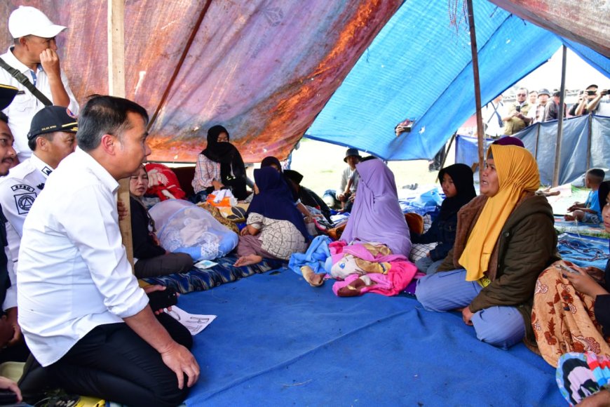 Tinjau Lokasi Terdampak Gempa, Bey Pastikan Penangan Korban