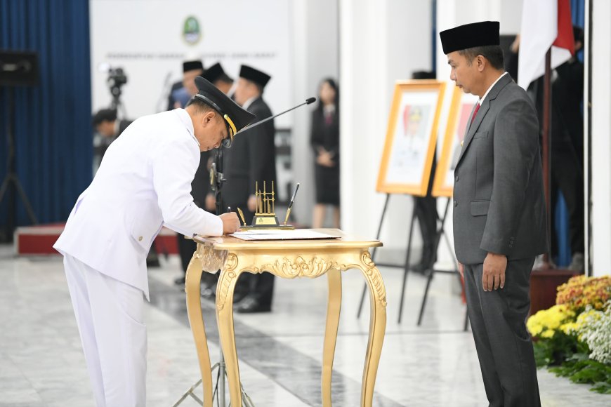 Pj Gubernur Jabar Lantik A. Koswara sebagai  Penjabat Wali Kota Bandung