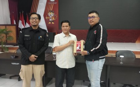 KPU Jabar Serahkan 20 Ribu APK untuk Paslon Pilgub 2024