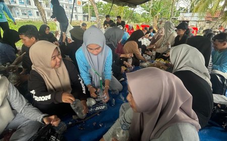 Penerima Beasiswa Sobat Bumi Pertamina Tanam Ratusan Pohon di Kalimantan