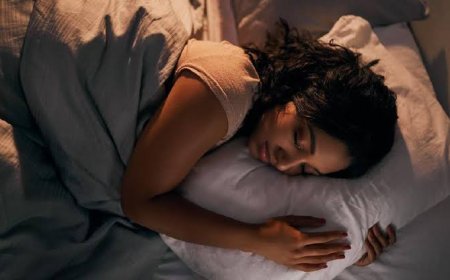 Ahli Sebut Manfaat Tidur Miring Kiri