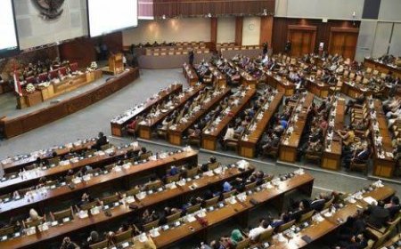Pekerjaan Rawan PHK Massal, Harus Siap Ganti Profesi di 2025