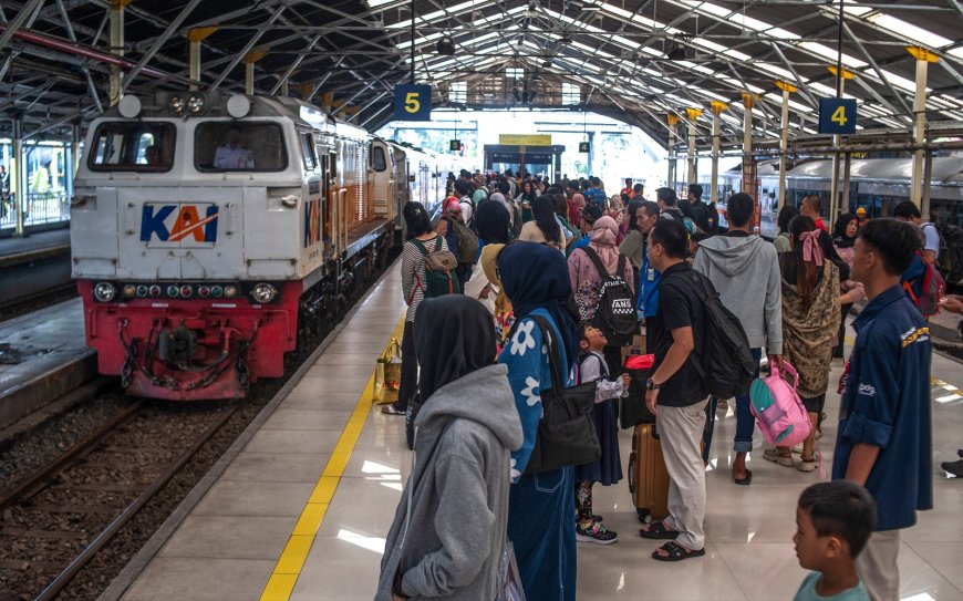 Penumpang Commuter Line Wilayah 2 Bandung Capai 1,1 Juta Orang pada Libur Nataru 2024/2025