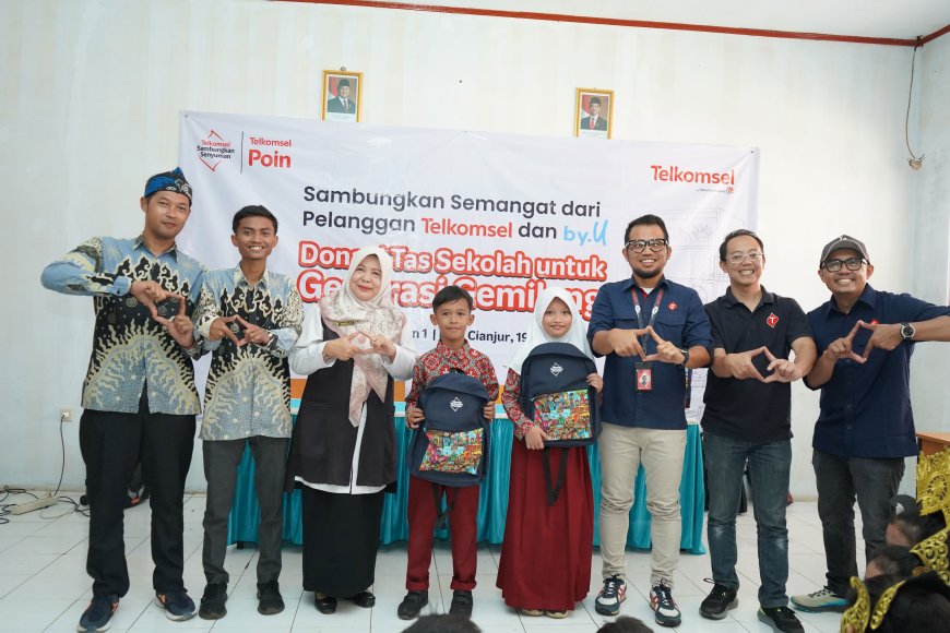 Telkomsel Salurkan Bantuan Tas Sekolah Hasil Penukaran 1 Juta Telkomsel Poin dan uCoin by.U