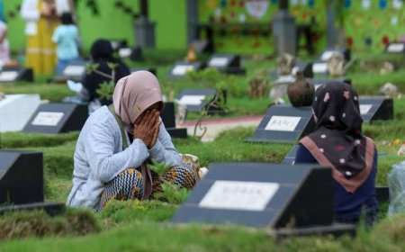 Tata Cara Ziarah Kubur saat Lebaran Idul Fitri, Lengkap dengan Doa dan Adabnya