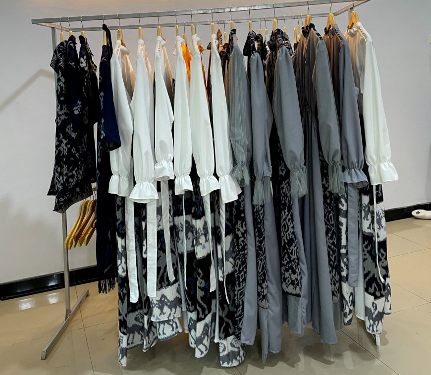 Ketika Tradisi Tenun Bertemu Tren Fashion Modern