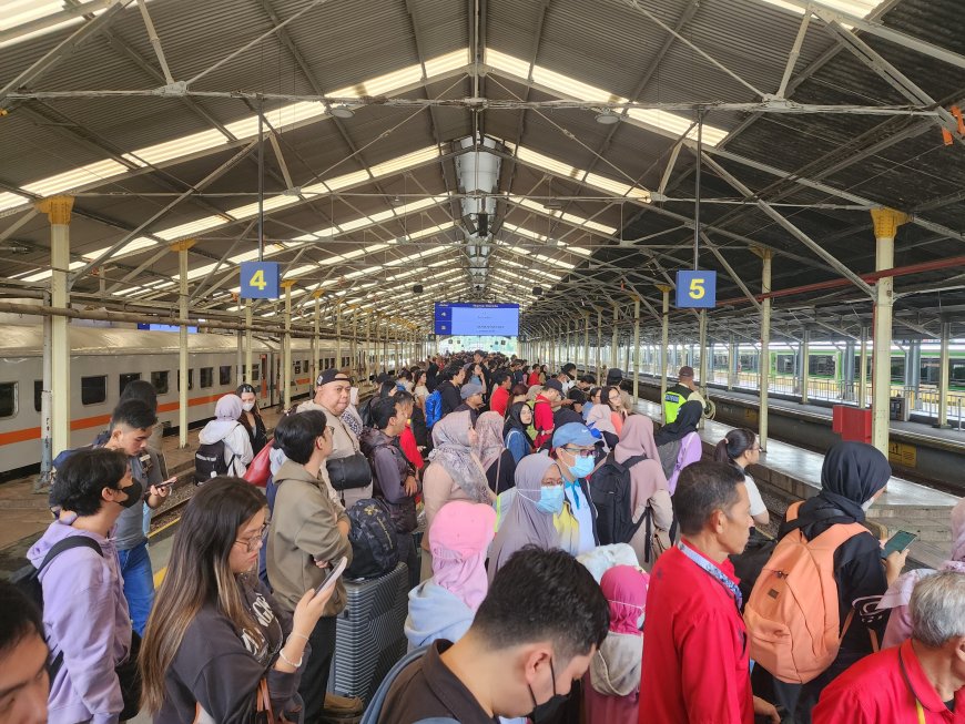 Puncak Arus Mudik 2025, 18 Ribu Penumpang Berangkat dari Wilayah Daop 2 Bandung