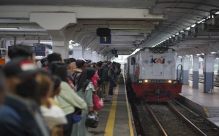 Cetak Rekor Ketepatan Waktu 99,54%, KAI Daop 2 Bandung Sukses Layani Ratusan Ribu Pemudik Lebaran 2025