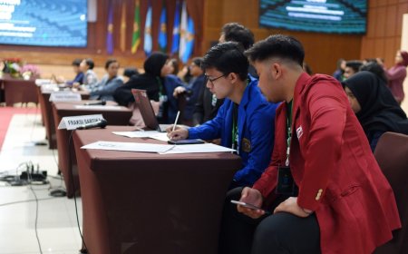 Mahasiswa Ilmu Pemerintahan UNIKOM Ukir Prestasi di Parlemen Kampus DPR RI 2025