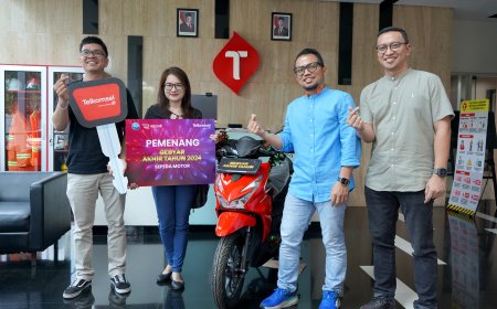 Beli Nomor Cantik Telkomsel di BEC, Ibu Rumah Tangga di Bandung Menangkan Hadiah Utama Sepeda Motor