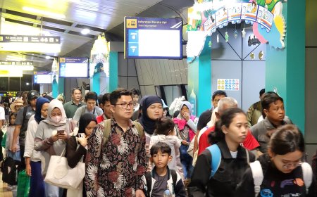 Kereta Api Jadi Primadona Libur Panjang Waisak 2025: Penumpang di Daop 2 Bandung Tembus 155 Ribu Orang
