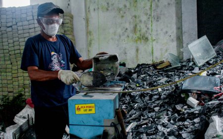 Jelang Hari Lingkungan Hidup, PLN UPT Bandung Inovasikan Daur Ulang Limbah Kaca dan Plastik