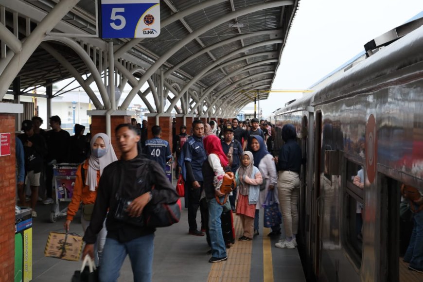 Tiket Ludes! KAI Daop 2 Bandung Catat Okupansi 135% Selama Libur Panjang Waisak