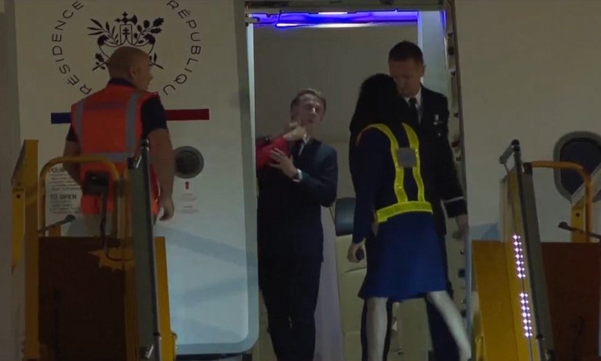 Viral: Brigitte Menoyor Wajah Presiden Macron di Tangga Pesawat, Simbol Keakraban atau Momen Canggung Diplomatik?
