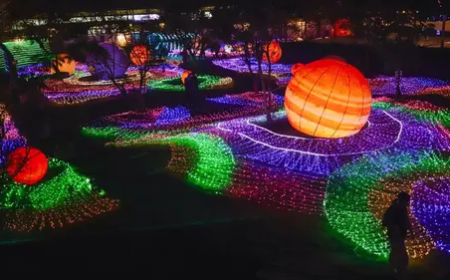 Galactic Glow 2025 Tawarkan Liburan ala Luar Angkasa di Tengah Kota