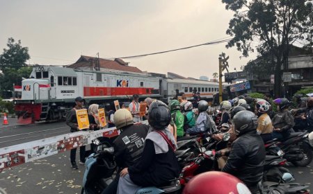Hati-Hati Lintasi Rel! Kecelakaan KA di Bandung Meningkat, KAI Perkuat Edukasi