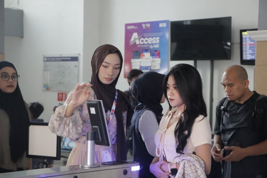 Boarding Pindai Wajah! Antusiasme Warga Bandung Melonjak, KAI Cetak 21 % Pertumbuhan Digitalisasi