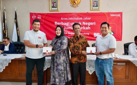 Lewat JAWARA Berbagi, Telkomsel Salurkan Modem 5G dan Kuota Internet untuk Siswa SMAN 20 Bandung