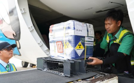 Bio Farma dan Garuda Indonesia Kirim Perdana FloDeg ke RSUP Surabaya