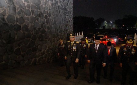 Sekda Jabar Herman Suryatman Pimpin Renungan Suci HUT ke-80 RI di TMP Cikutra Bandung