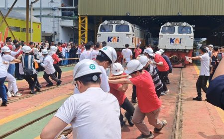 Unik! KAI Daop 2 Bandung Gelar Lomba Tarik Lokomotif 80 Ton Peringati HUT RI ke-80
