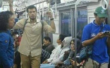Primus Yustisio: Politisi yang Setia Naik KRL, Tetap Membumi di Tengah Hiruk Pikuk Senayan