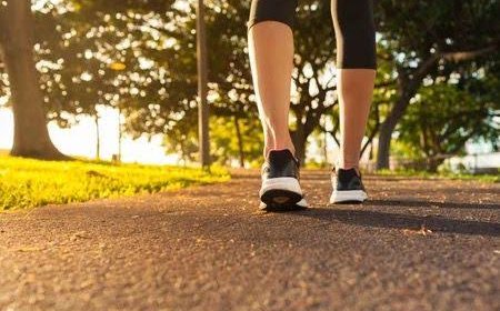 5 Manfaat Jalan Kaki Setelah Makan, dari Turunkan Gula Darah hingga Bikin Mood Happy