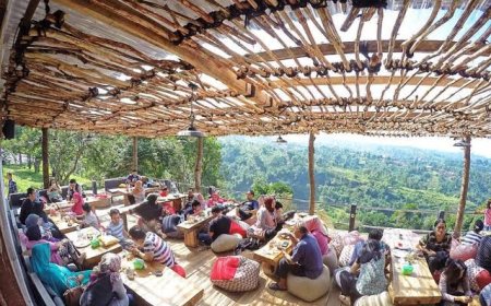 Makan Sambil Menikmati Alam, Ini  Tempat Kuliner Favorit di Lembang Bandung