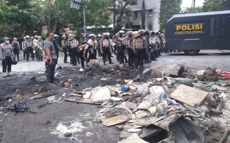 KDM Ulurkan Tangan, Korban Unjuk Rasa Bandung Dapat Bantuan Pemulihan