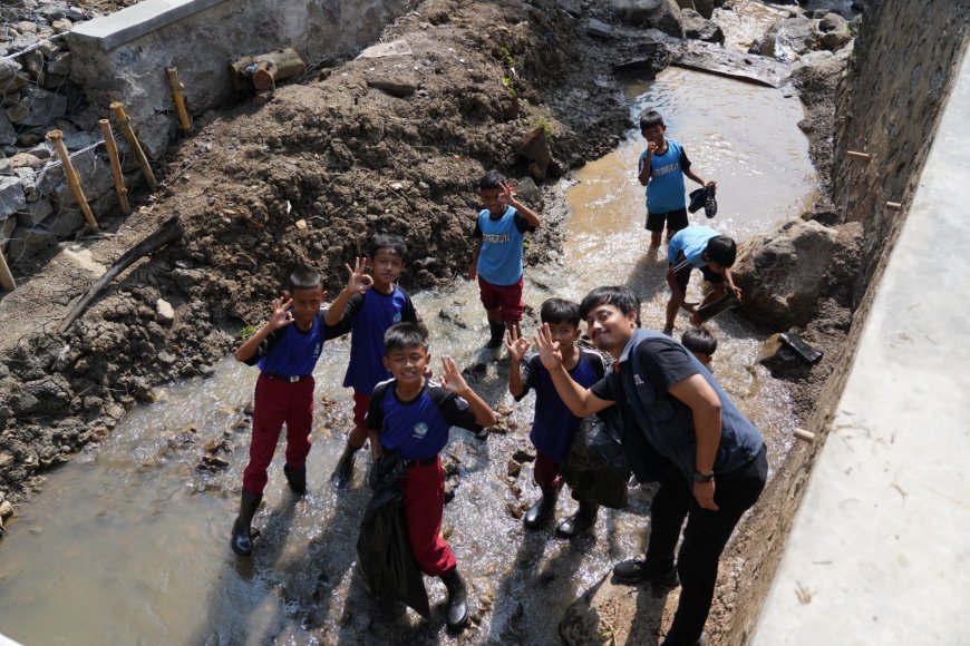 Bio Farma Tunjukkan Aksi Nyata di Hari Sungai Nasional: Edukasi dan Bersih-Bersih Bareng 250 Pelajar