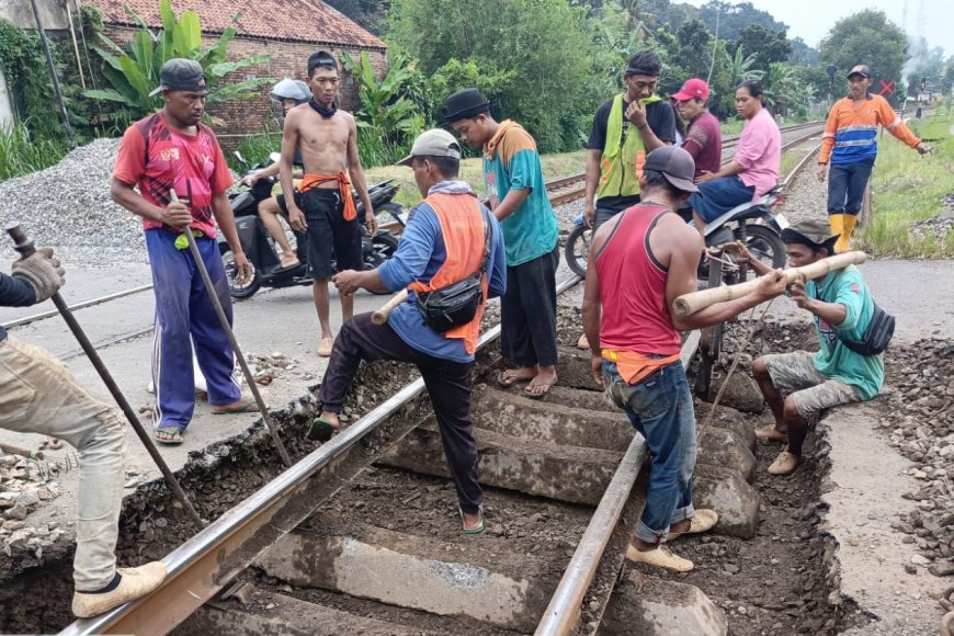 KAI Daop 2 Bandung Perbaiki Geometri Rel di 37 Titik, Tingkatkan Keselamatan Perjalanan Kereta