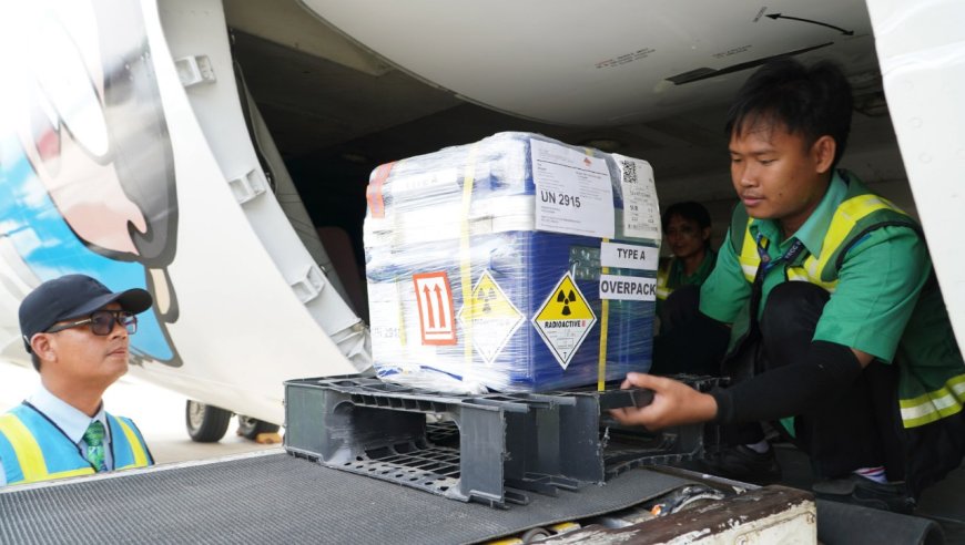 Bio Farma dan Garuda Indonesia Kirim Perdana FloDeg ke RSUP Surabaya