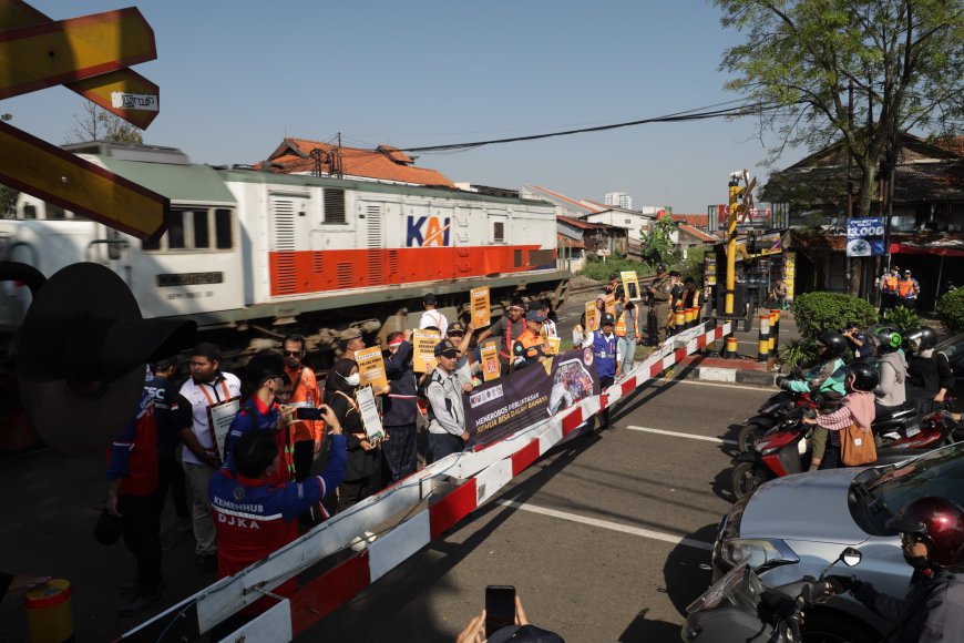 HUT RI ke-80, KAI Daop 2 Bandung Tekankan Nasionalisme Melalui Keselamatan di Perlintasan Sebidang