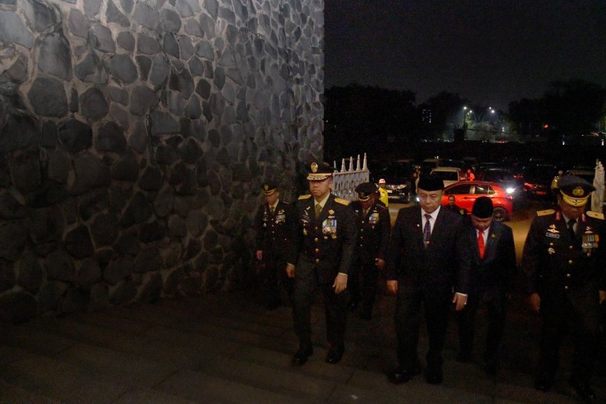 Sekda Jabar Herman Suryatman Pimpin Renungan Suci HUT ke-80 RI di TMP Cikutra Bandung