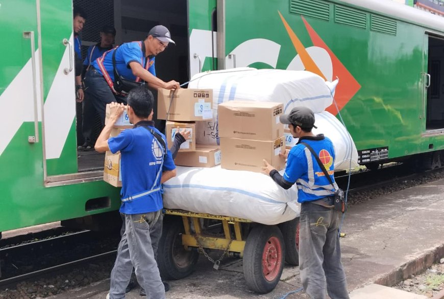 Dukung UMKM hingga Industri, KAI Daop 2 Bandung Angkut 6.828 Ton Barang di 2025