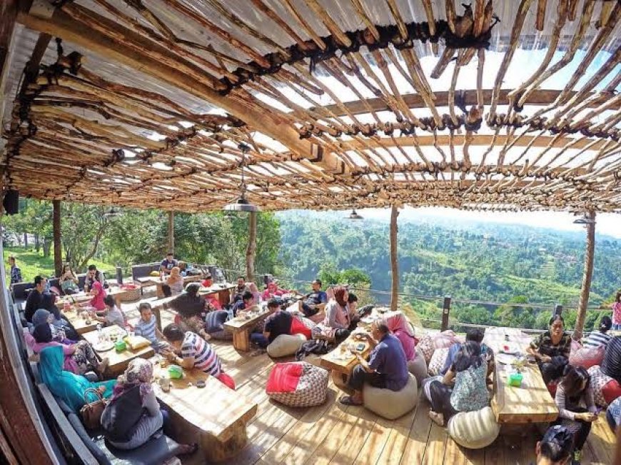 Makan Sambil Menikmati Alam, Ini  Tempat Kuliner Favorit di Lembang Bandung