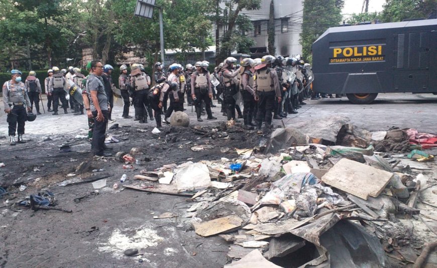 KDM Ulurkan Tangan, Korban Unjuk Rasa Bandung Dapat Bantuan Pemulihan