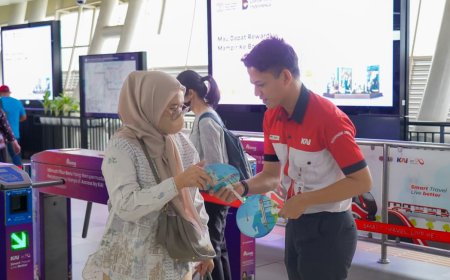Hari Pelanggan Nasional, LRT Jabodebek Bagikan Souvenir untuk 44 Juta Pengguna Setia